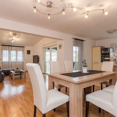 Apartment Natalie Sea View With 3 Bedrooms And Everything Is Air-Conditioned Sali Kültér fotó