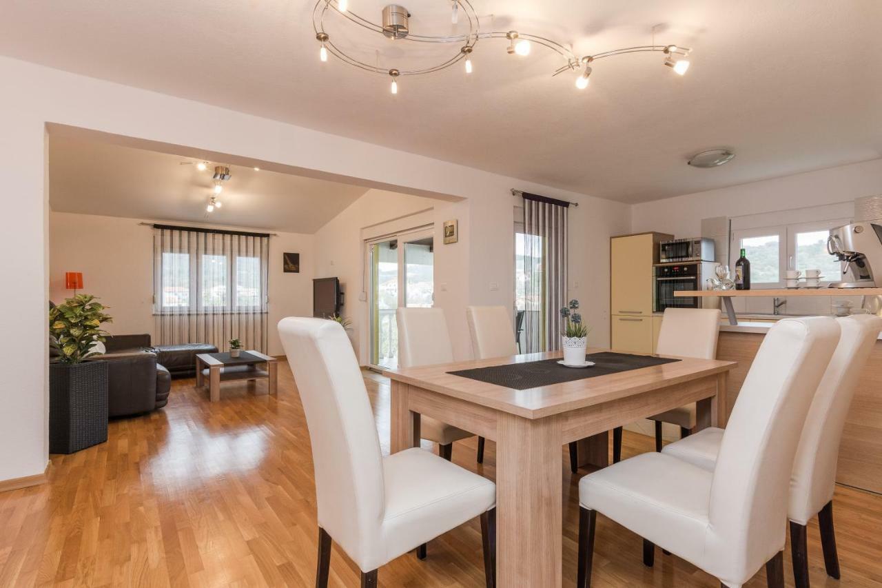 Apartment Natalie Sea View With 3 Bedrooms And Everything Is Air-Conditioned Sali Kültér fotó