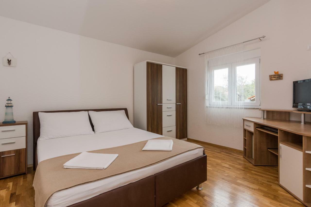 Apartment Natalie Sea View With 3 Bedrooms And Everything Is Air-Conditioned Sali Kültér fotó