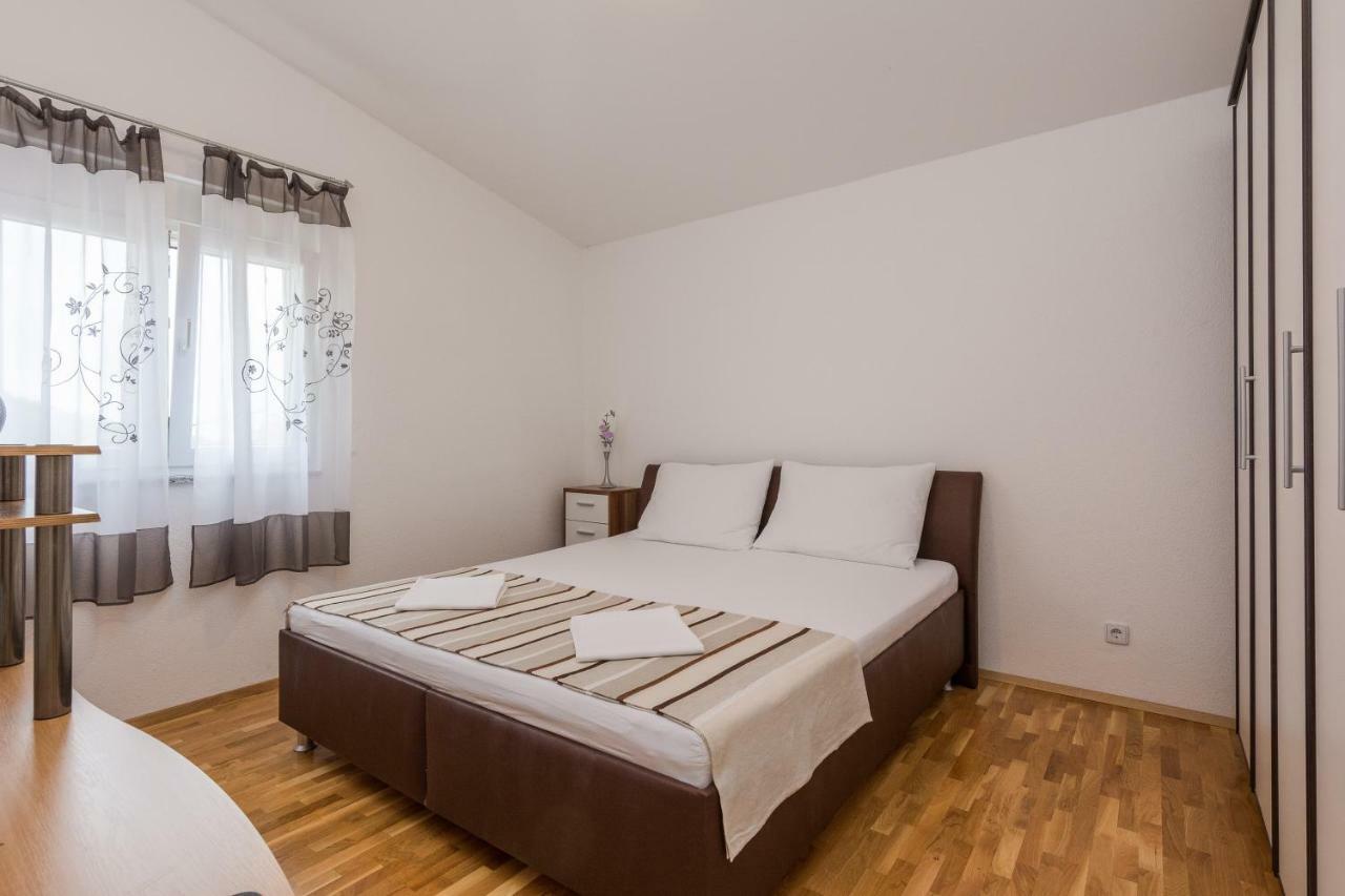 Apartment Natalie Sea View With 3 Bedrooms And Everything Is Air-Conditioned Sali Kültér fotó