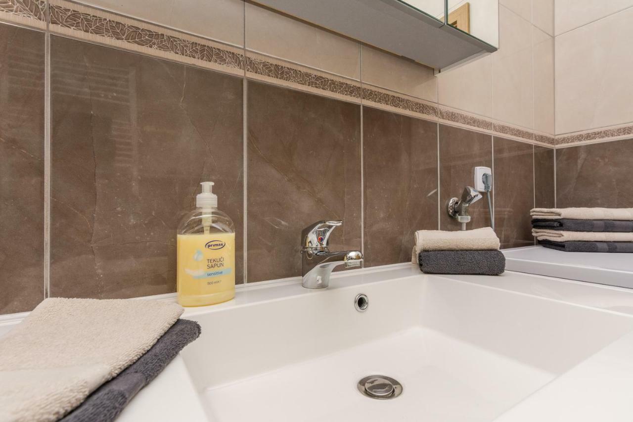 Apartment Natalie Sea View With 3 Bedrooms And Everything Is Air-Conditioned Sali Kültér fotó