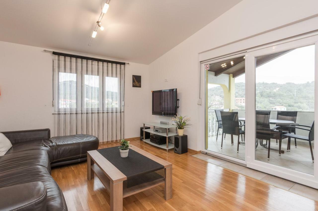 Apartment Natalie Sea View With 3 Bedrooms And Everything Is Air-Conditioned Sali Kültér fotó