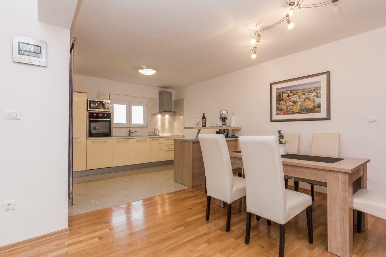 Apartment Natalie Sea View With 3 Bedrooms And Everything Is Air-Conditioned Sali Kültér fotó