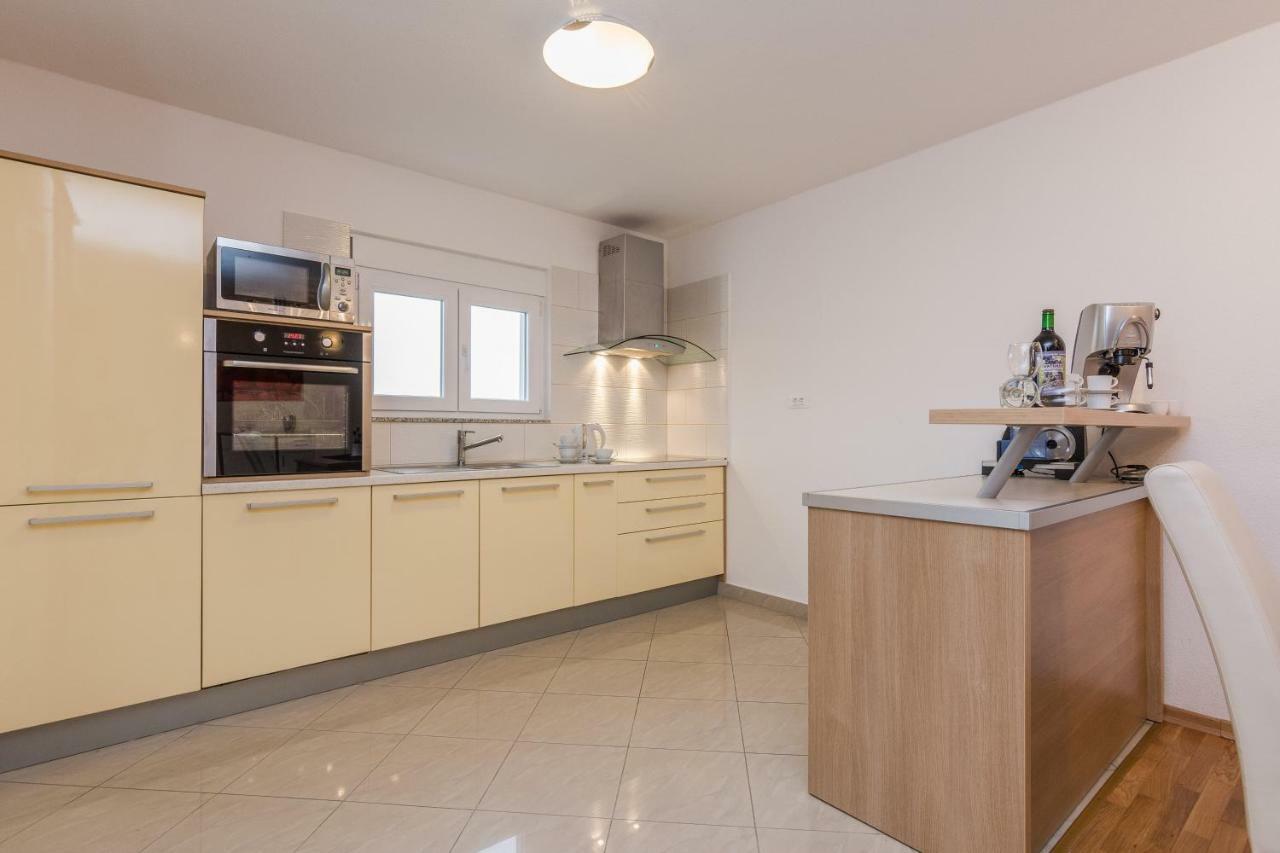 Apartment Natalie Sea View With 3 Bedrooms And Everything Is Air-Conditioned Sali Kültér fotó