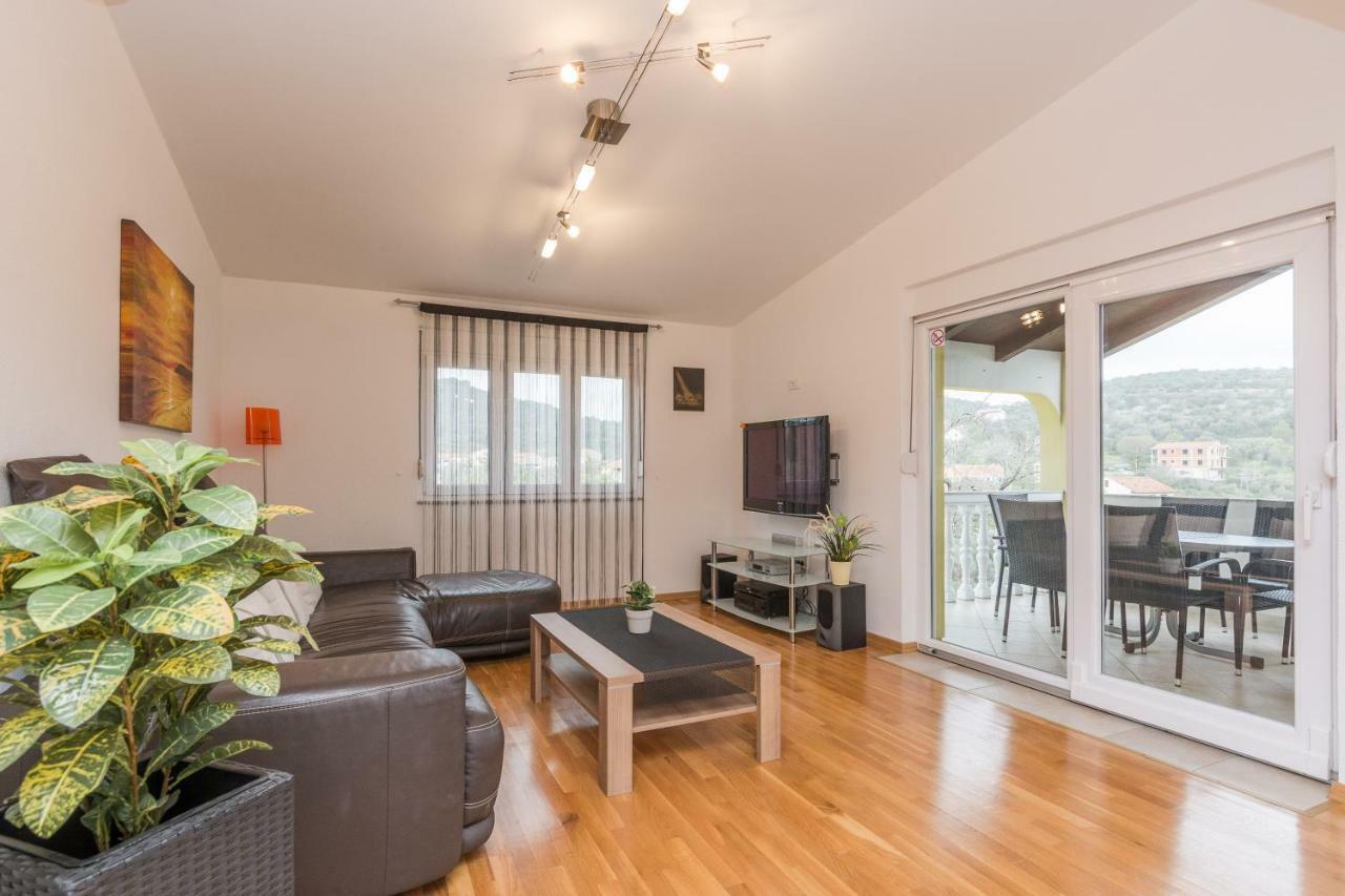Apartment Natalie Sea View With 3 Bedrooms And Everything Is Air-Conditioned Sali Kültér fotó