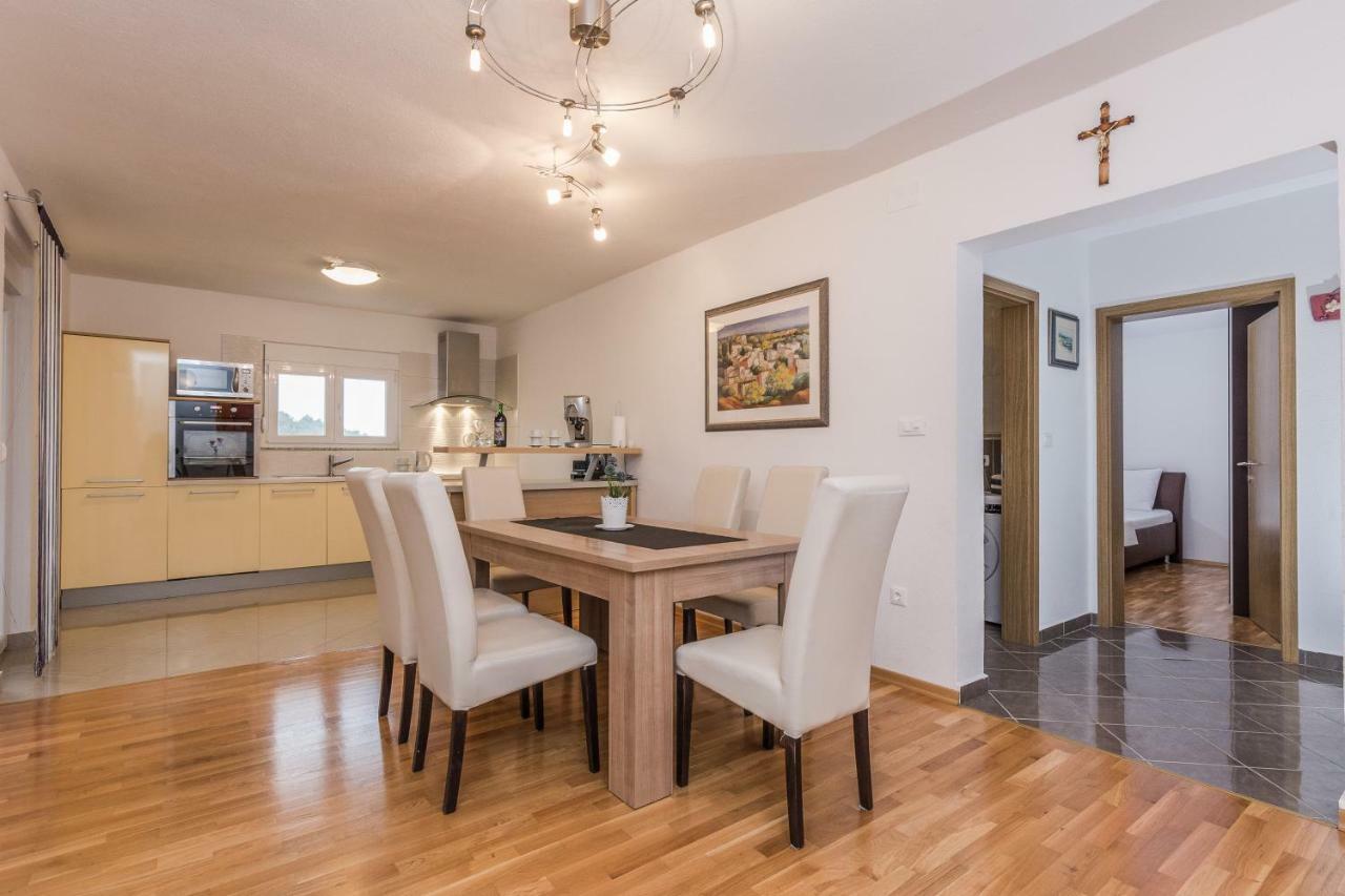 Apartment Natalie Sea View With 3 Bedrooms And Everything Is Air-Conditioned Sali Kültér fotó