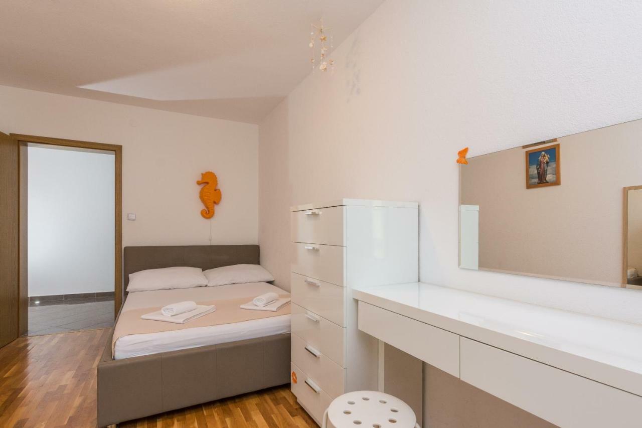 Apartment Natalie Sea View With 3 Bedrooms And Everything Is Air-Conditioned Sali Kültér fotó