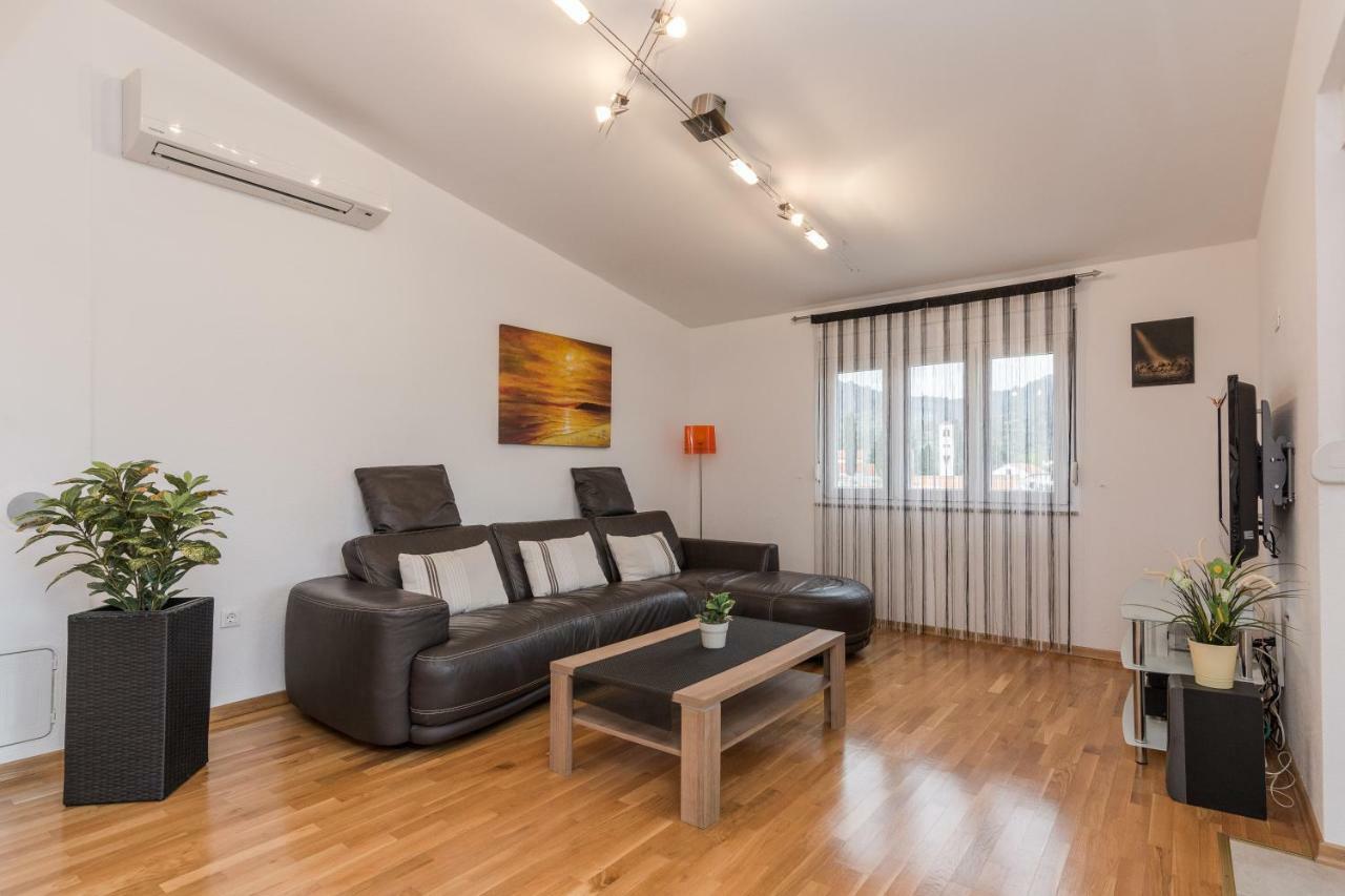 Apartment Natalie Sea View With 3 Bedrooms And Everything Is Air-Conditioned Sali Kültér fotó